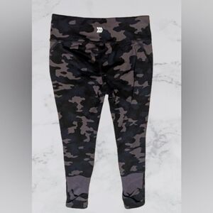 All in Motion Black and Gray Leggings Versatile Bottoms Girl's 7/8